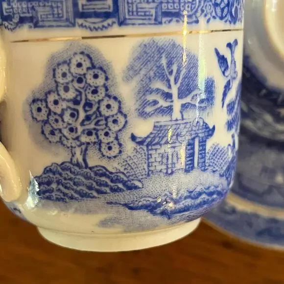 Blue Willow Balmoral China R&D England set of two teacup, saucer and small plate - Picture 5 of 9